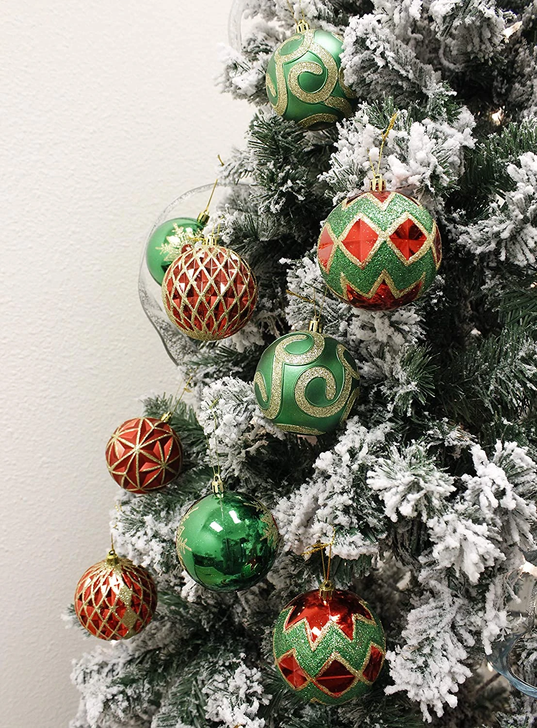 16 Pcs Red, Green And Gold Christmas Ornaments 7 16 Pcs Red, Green And Gold Christmas Ornaments - Image 5